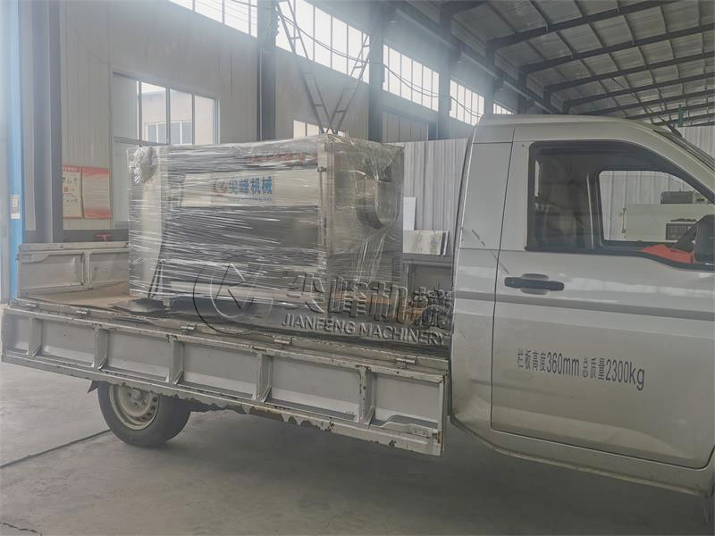 湖北省武漢市土豆去皮清洗機設(shè)備成功交付